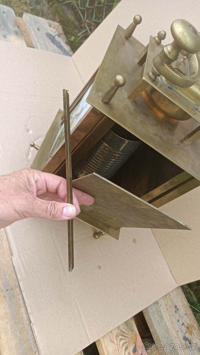 Obrovsky velmi starý mlynek na kavu ZAK. CHRANĚNO - 18