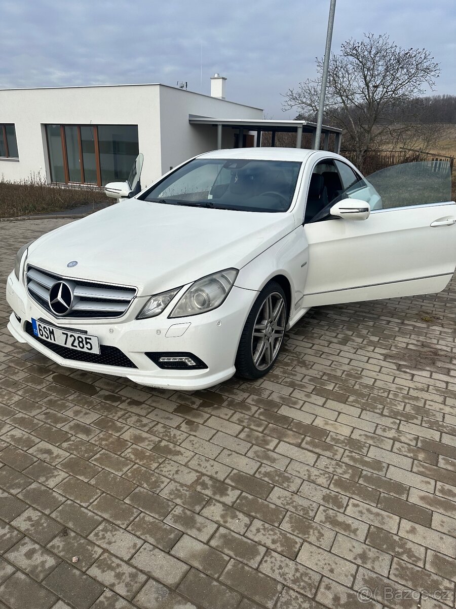 Mercedes Benz E coupe 350cdi, AMG paket, 170kW, 2. Majitel - 18