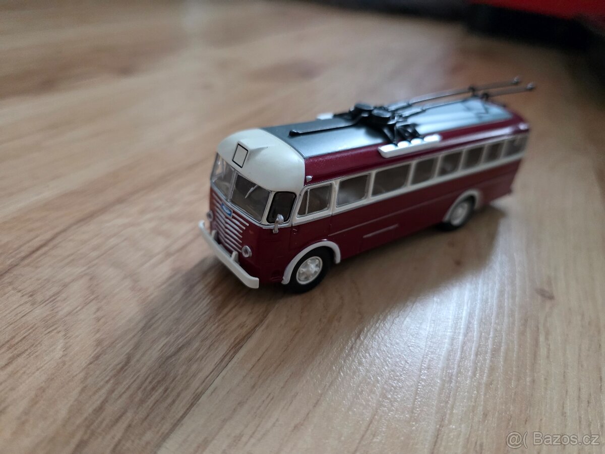 Predám modely autobusov deagostini s časopismi. - 18