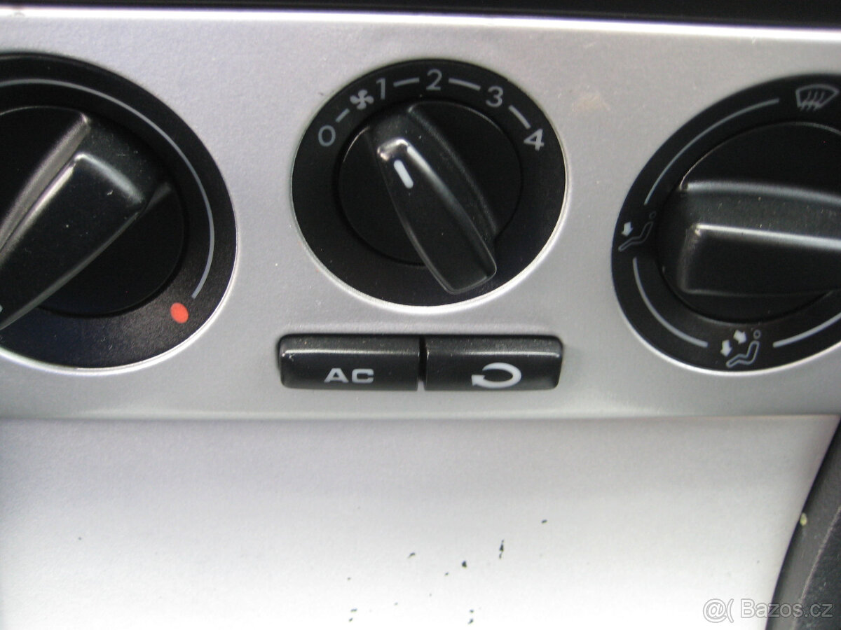 ŠKODA OCTAVIA TOUR COMBI 1.6 MPi 75 KW - 18