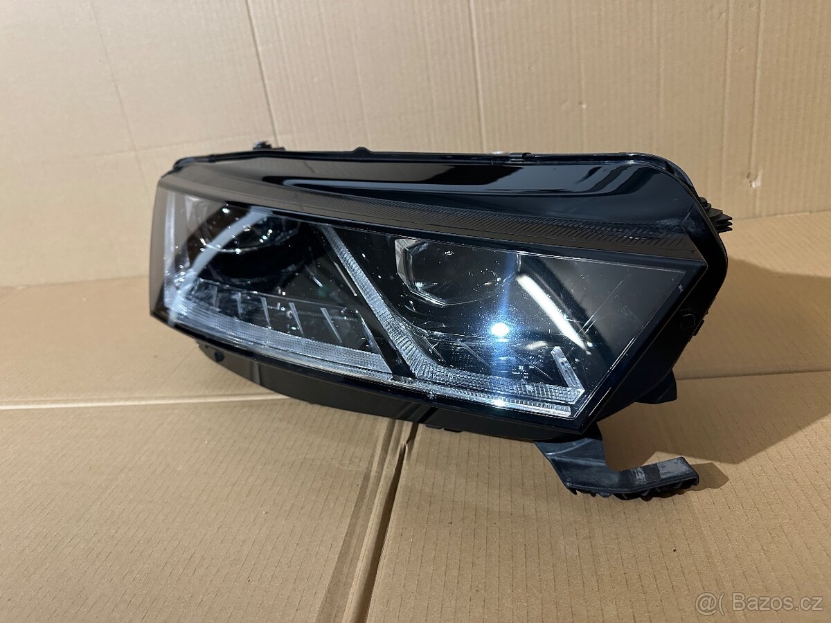 Škoda Octavia 4 pravý full led - 18