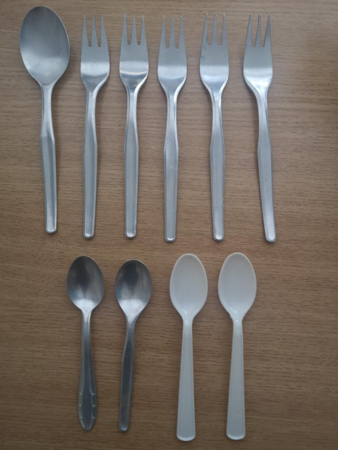 Hrníčky,květináče,popelníky,příbory-zbytky různé,.... - 18