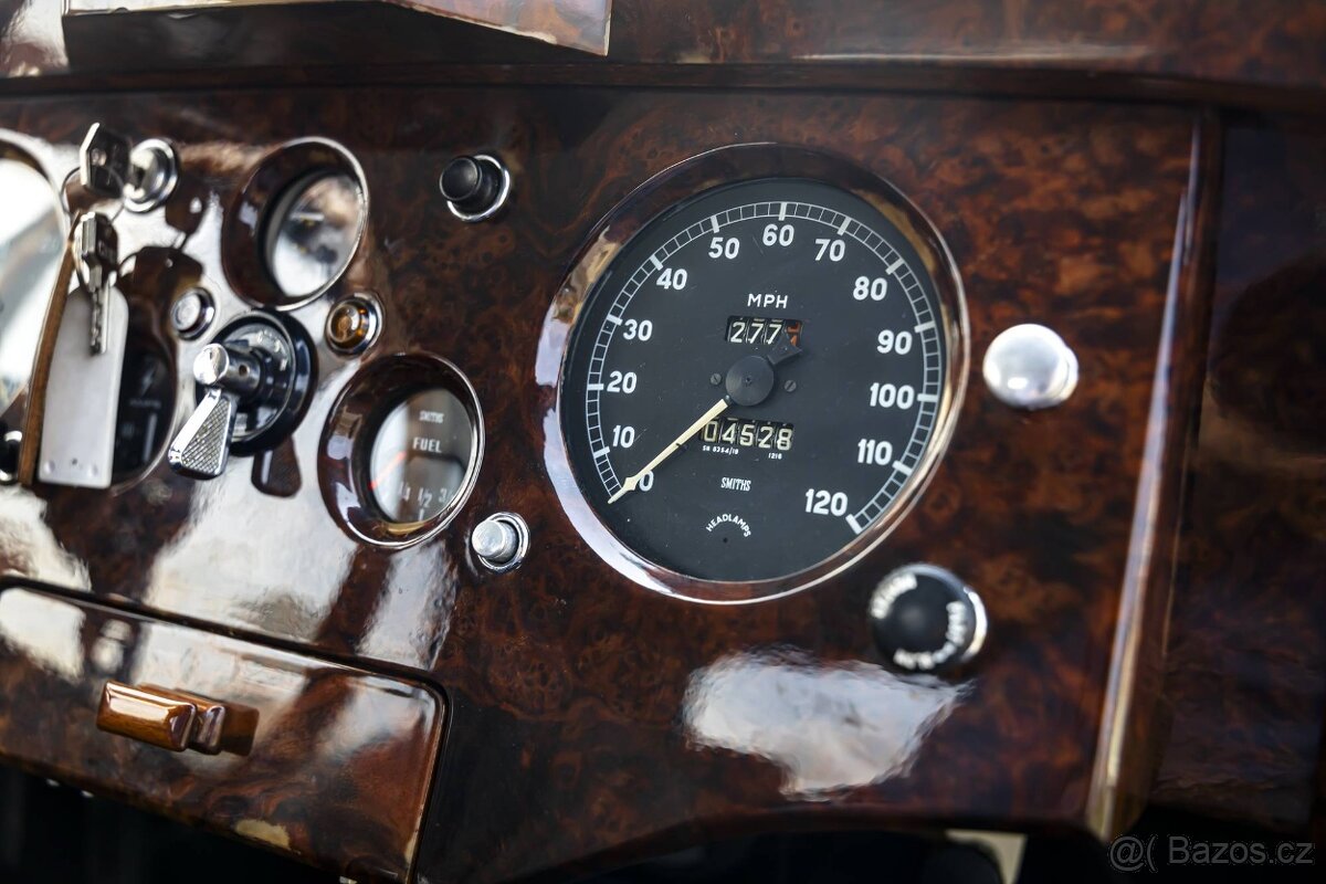 Jaguar XK120 Coupe - 18