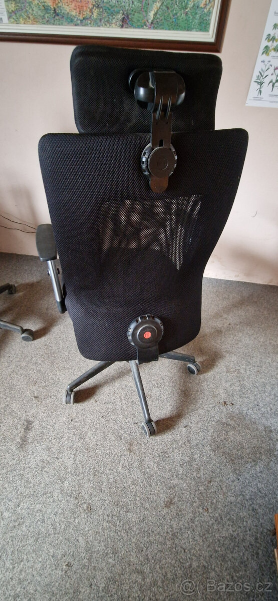 Obyčejné i luxusní skříně. - 18