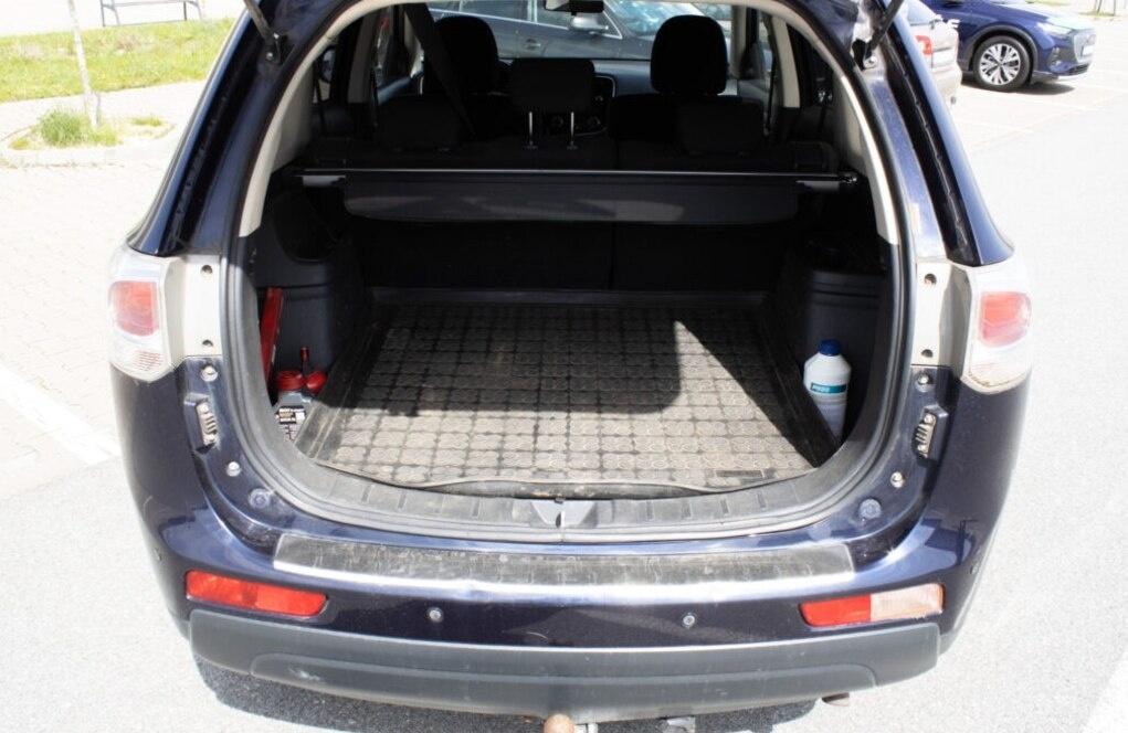 Mitsubishi Outlander z roku 2012 - 18