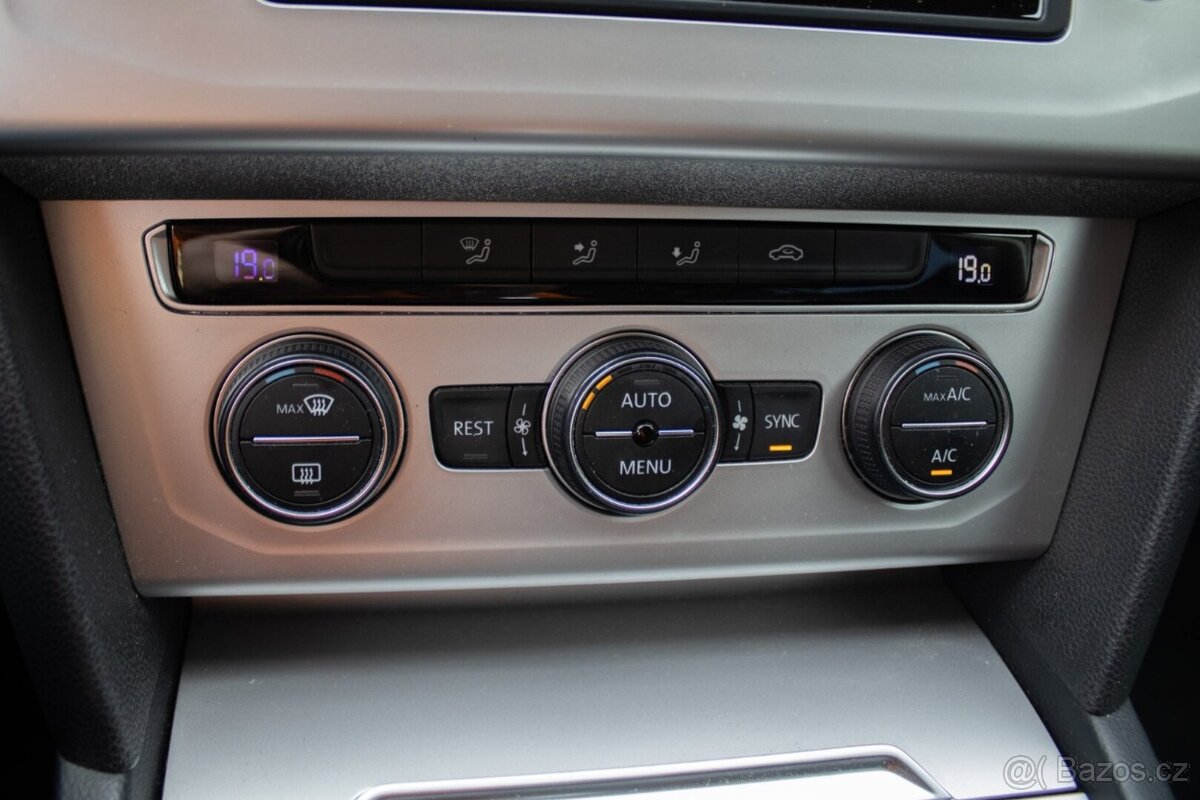 Volkswagen Passat Variant 1.6TDI DSG - 18