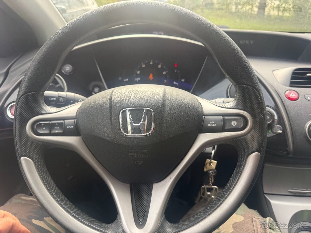 Honda Civic 1,8 VTEC 1.majitel najeto 107000 km - 18