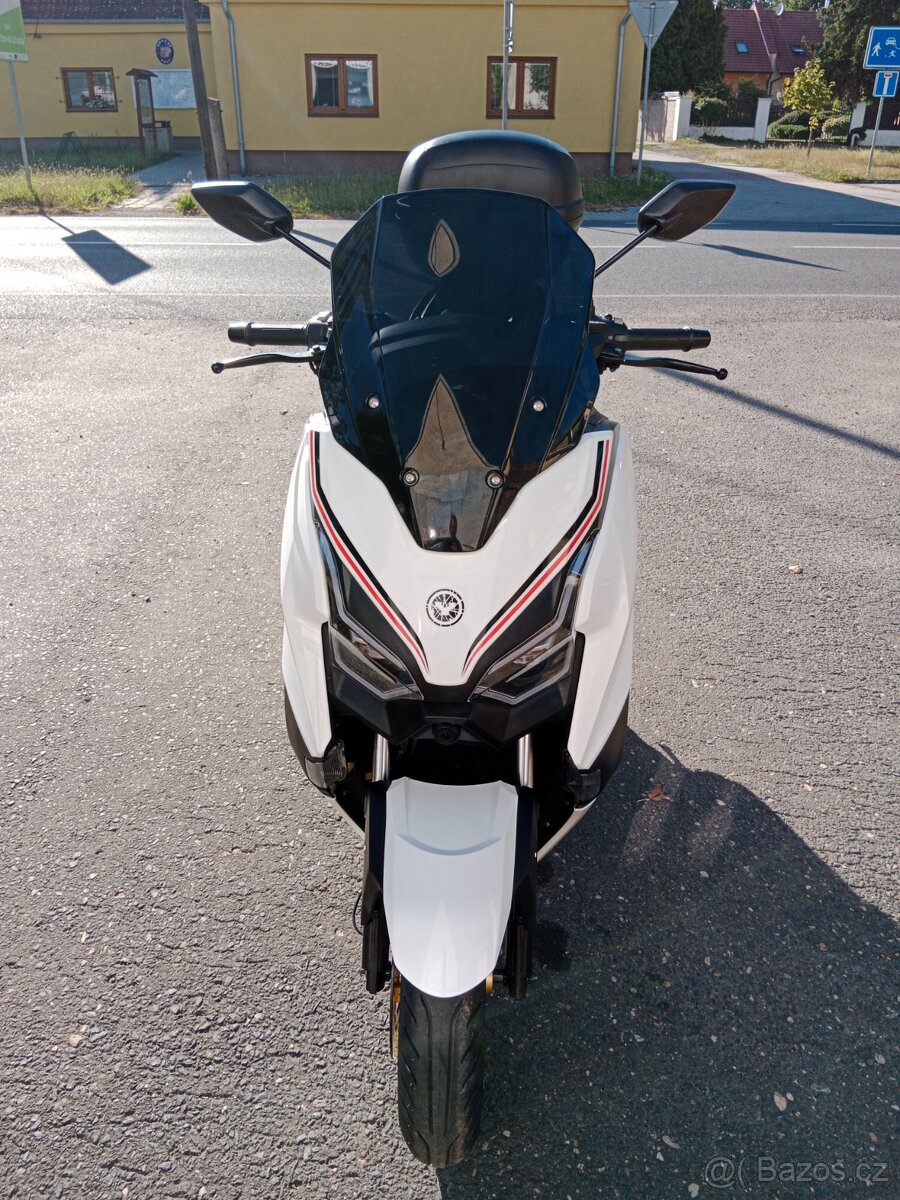 Skútr Yuki YMax 125 - 18