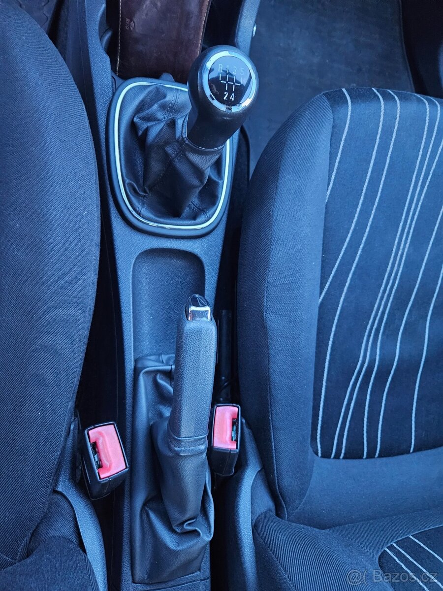 Opel Corsa D 1.4 benzín - 18