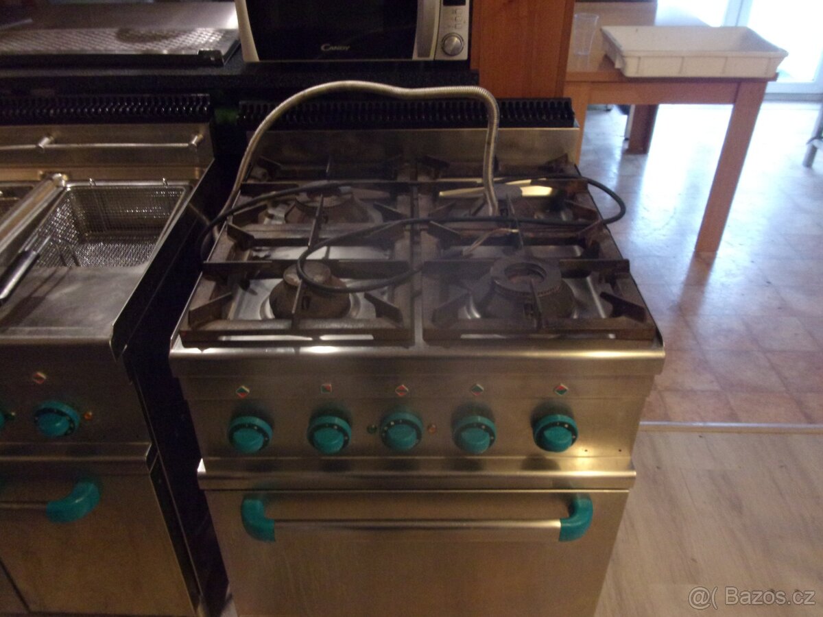 NEREZOVÁ PROFESIONÁLNÍ KUCHYNĚ - 18