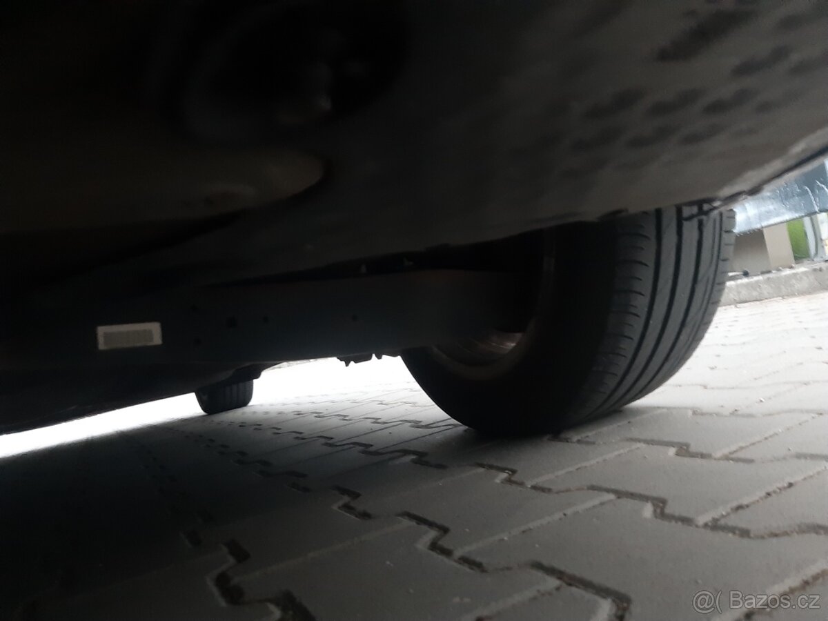 Škoda Octavia Combi II Facelift 2.0 TDI Navig. 2x sada pneu - 18