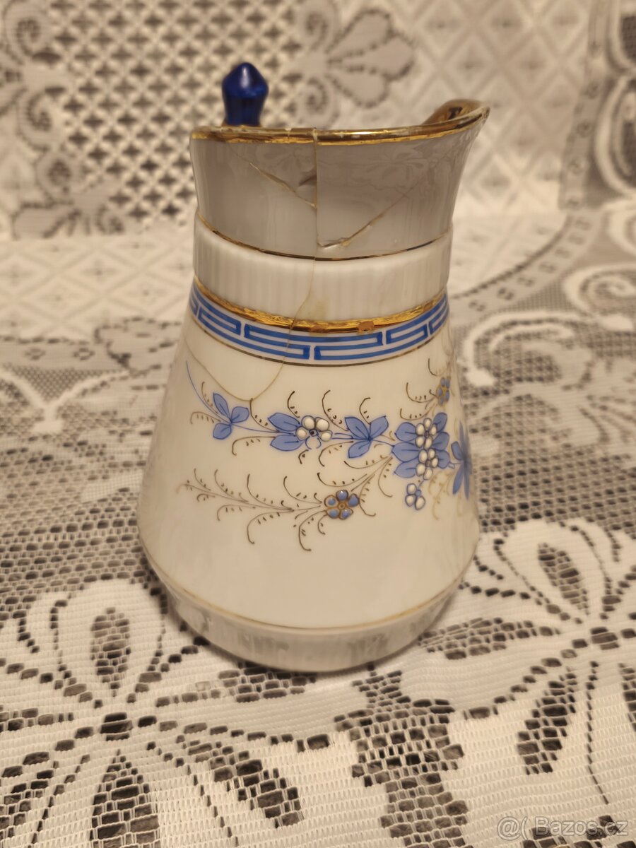 Stará porcelánová konvička. - 18