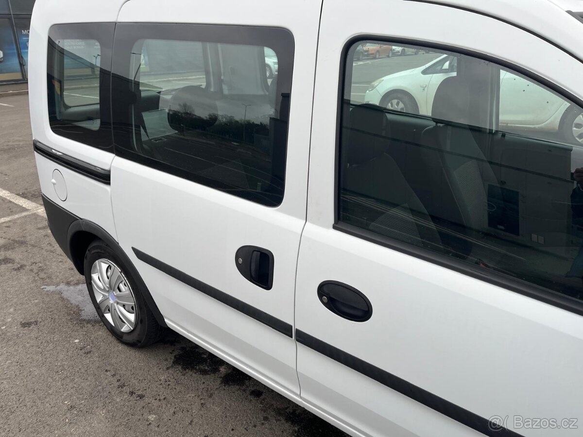 OPEL COMBO 1.3 CDTI. SUPER STAV. NOVÁ STK . SERVISNÍ KNÍŽKA - 18