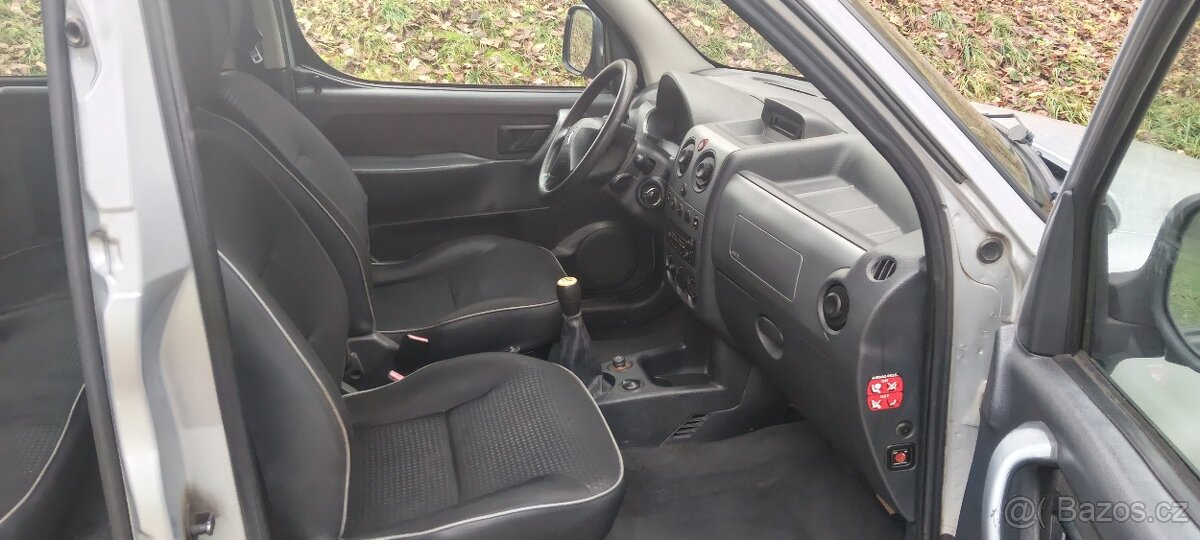 🚗 Peugeot Partner – spolehlivý pracant - 18