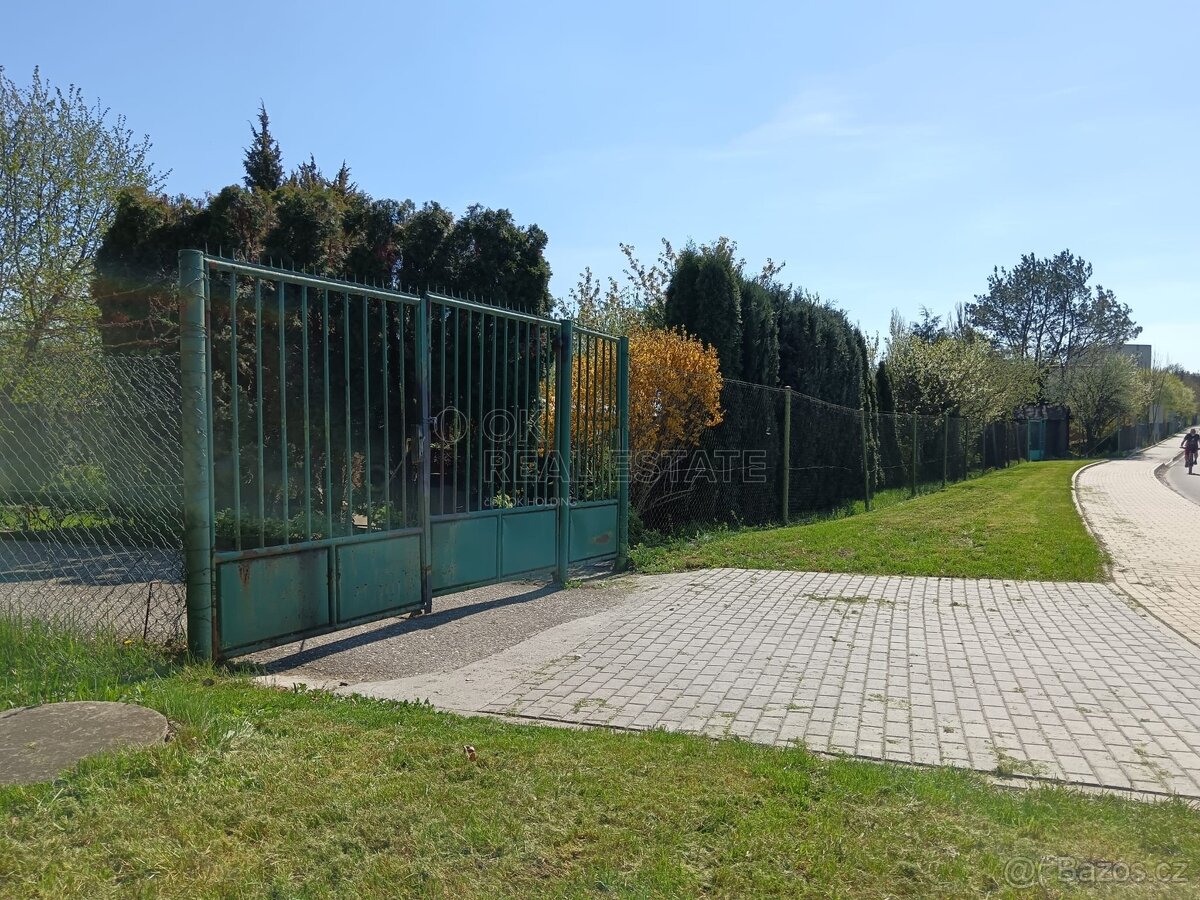 Zahrada s chatou, Otrokovice - 18