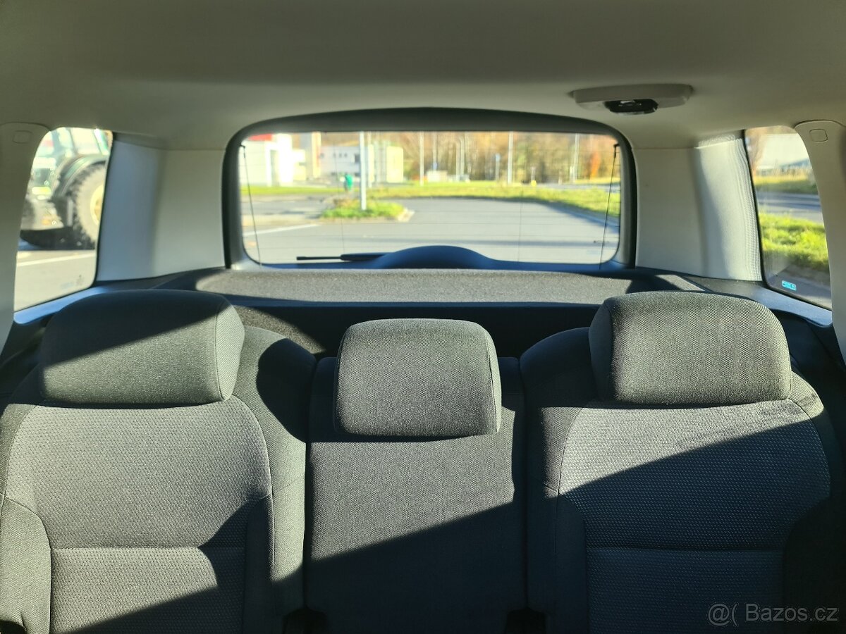 ŠKODA YETI 2.0 TDi 81-KW 4x4 RV 2013 SERVISKA 156TKM 1.MAJ. - 18