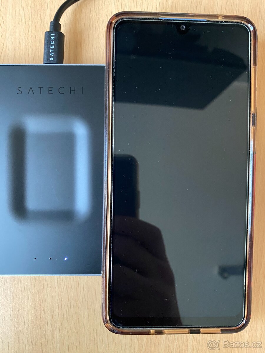 Nová bezdrátová nabíječka Satechi - na 3 zařízení - 18