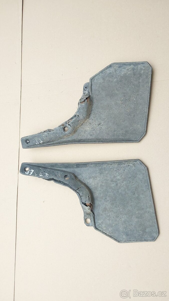 Toyota Land Cruiser 73 – Zástěrky - 18