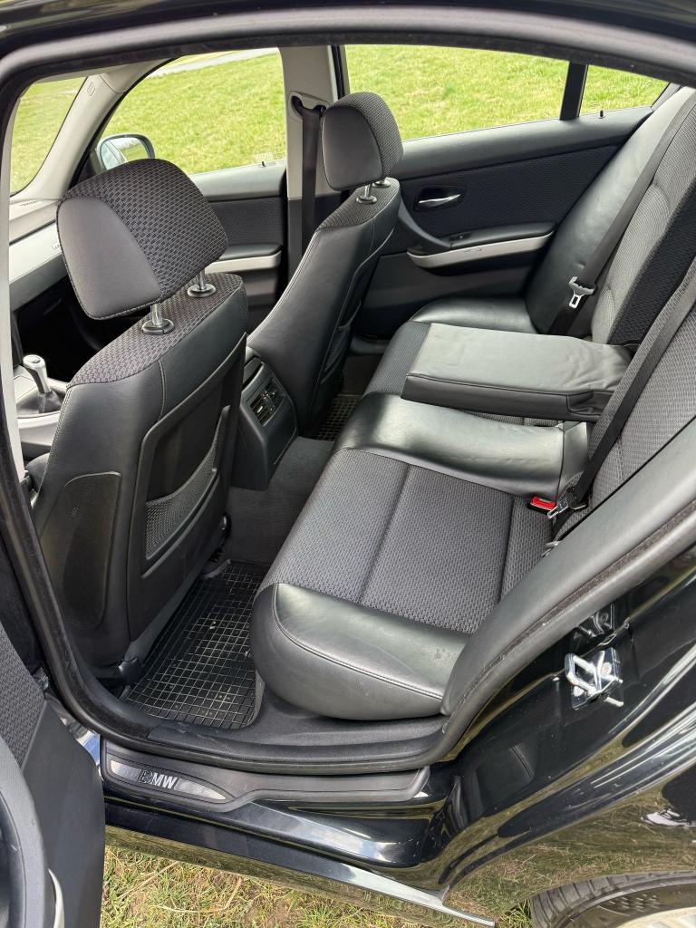 BMW Řada 3, 330i - XENONY - 18