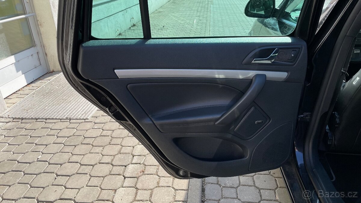 ŠKODA OCTAVIA 2.0TSI RS XENONY - 18
