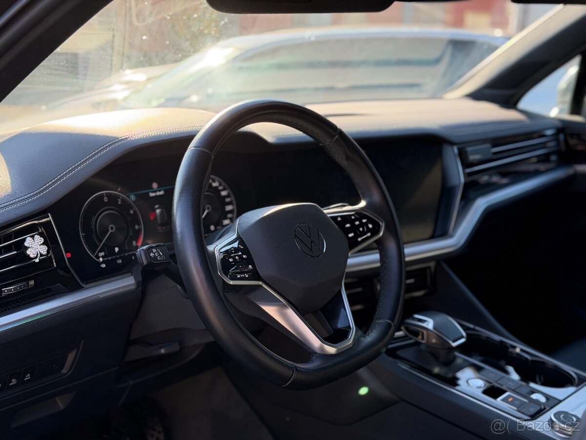 VW Touareg 3.0TSi V6 E HYBRID 2022 - MAX VÝBAVA - DPH - 18