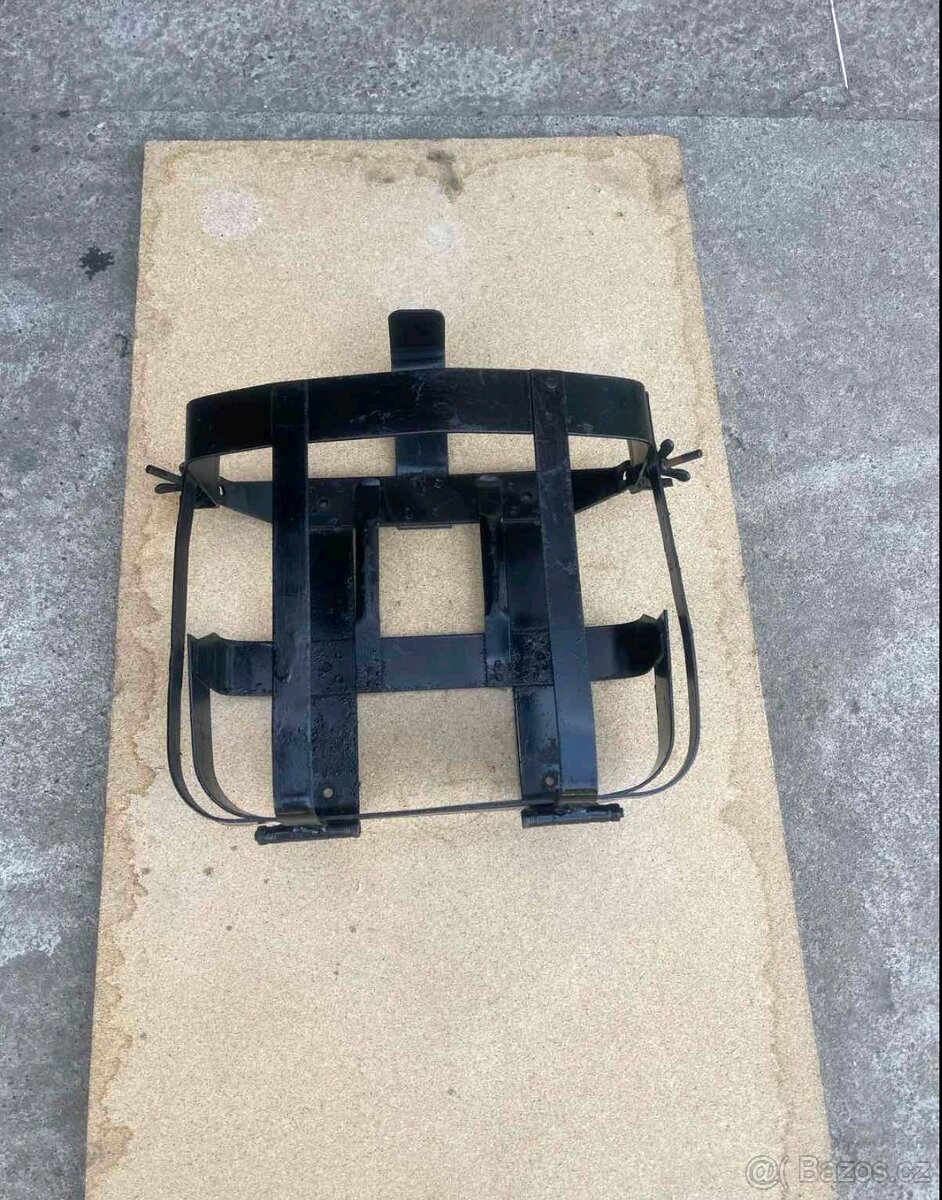 Držák SPZ páka nožní brzdy kyvka držák na kanystr - 18