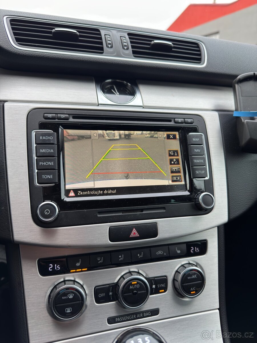 Vw Passat B7 2.0 TDI 103kw Highline/ alcantara/ kamera - 18