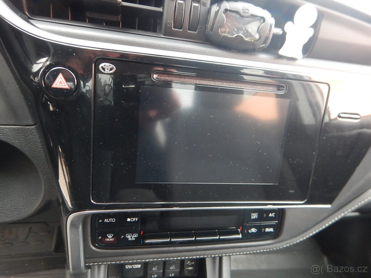 TOYOTA Corolla 1.6 VVTi, AUTOMAT, ČR - 18