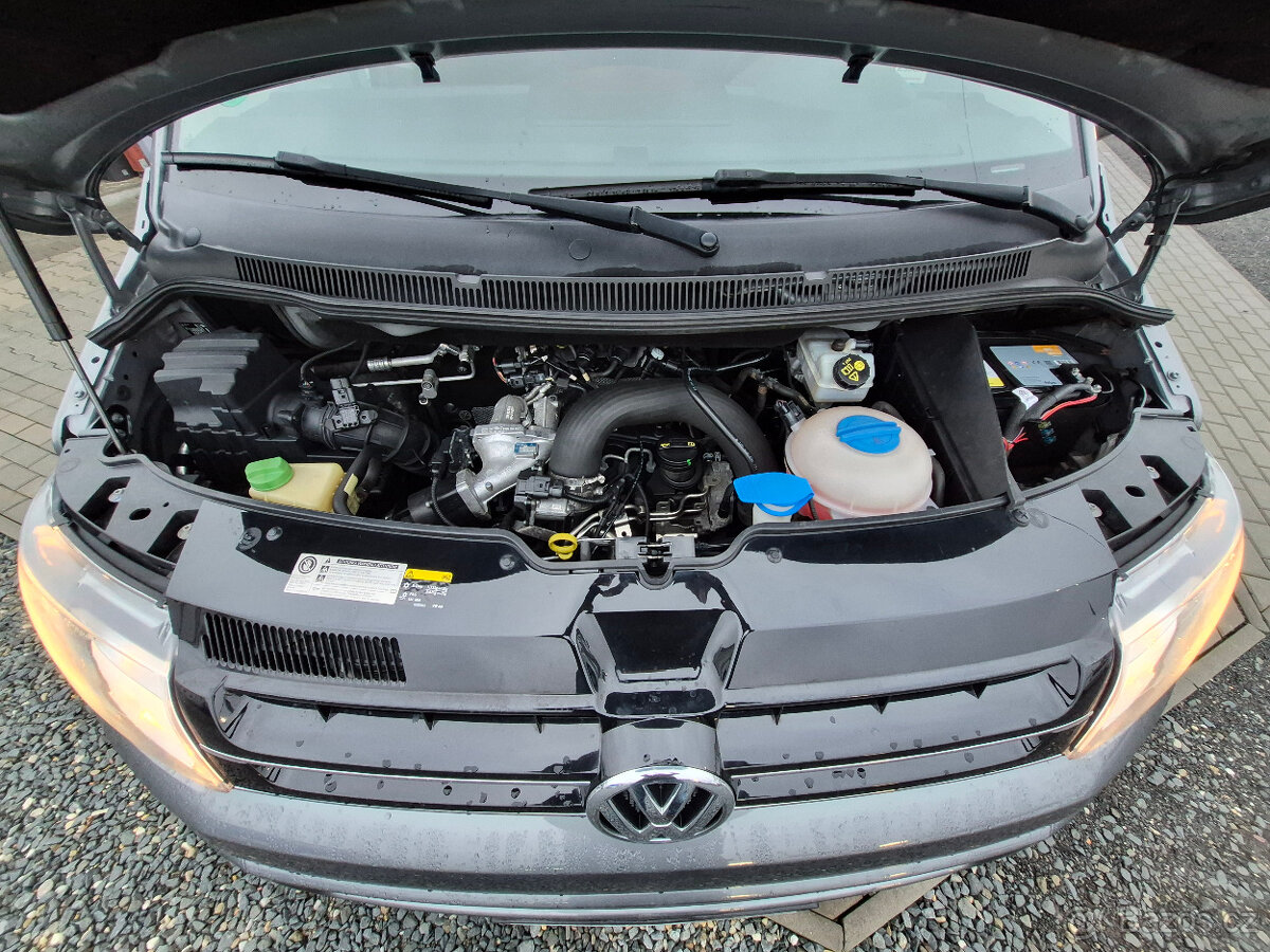 VW Multivan 2,0 TDI/DSG/4x4/1. MAJITELKA/TAŽNÉ ZAŘ./2015/ - 18