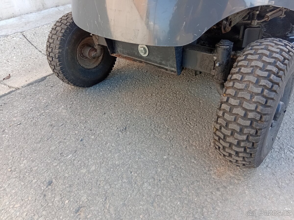 Prodám zahradní traktor Castelgarden XF130 12.5Hp - 18