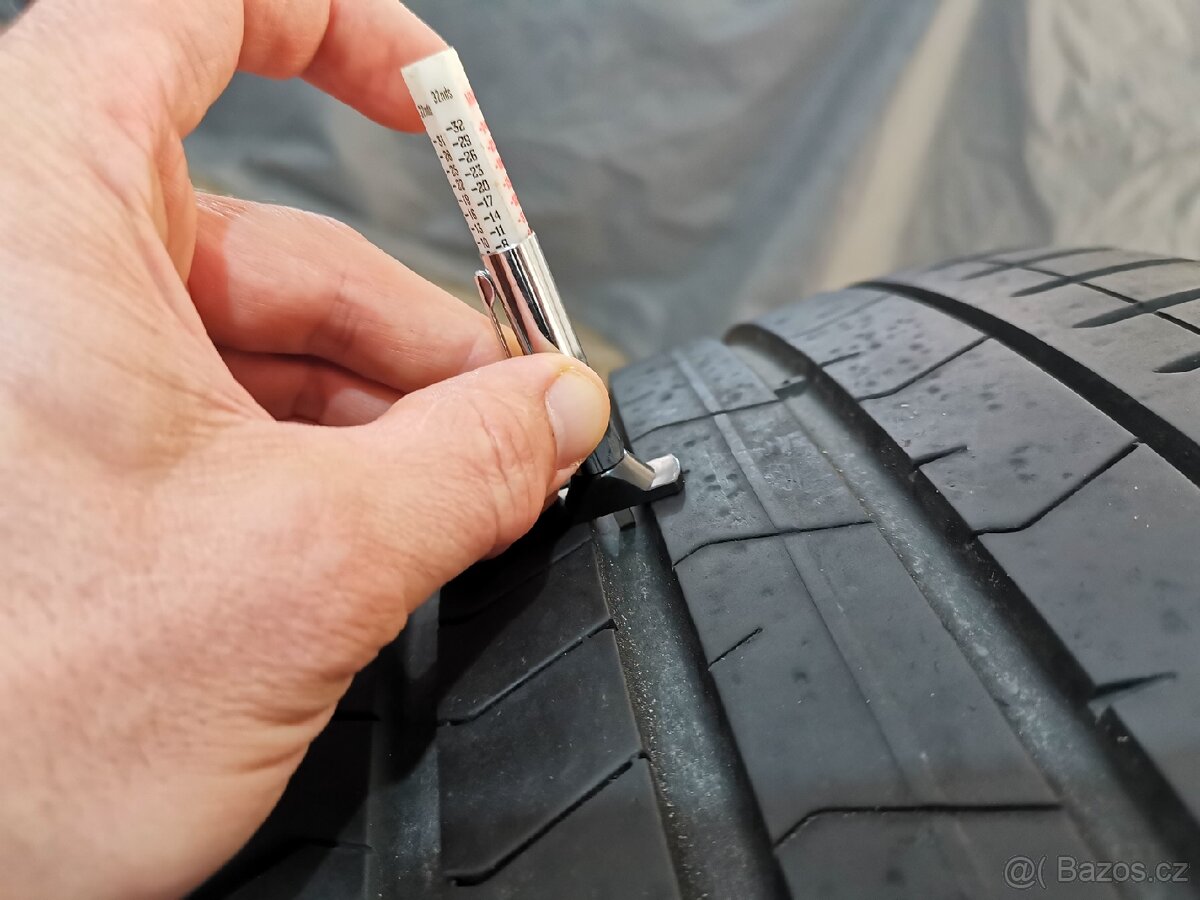 BMW dvourozměr 275/40 a 245/45 R19 Pirrelli 7mm letní, - 18