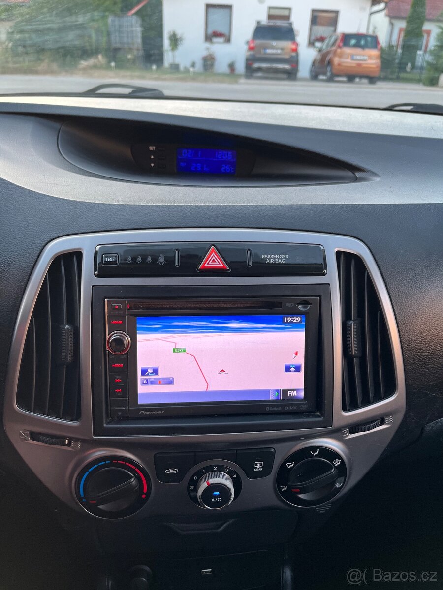 REZERVOVANE Hyundai i20 1.3 Benzin = Navi, r.v 2013, 96623km - 18