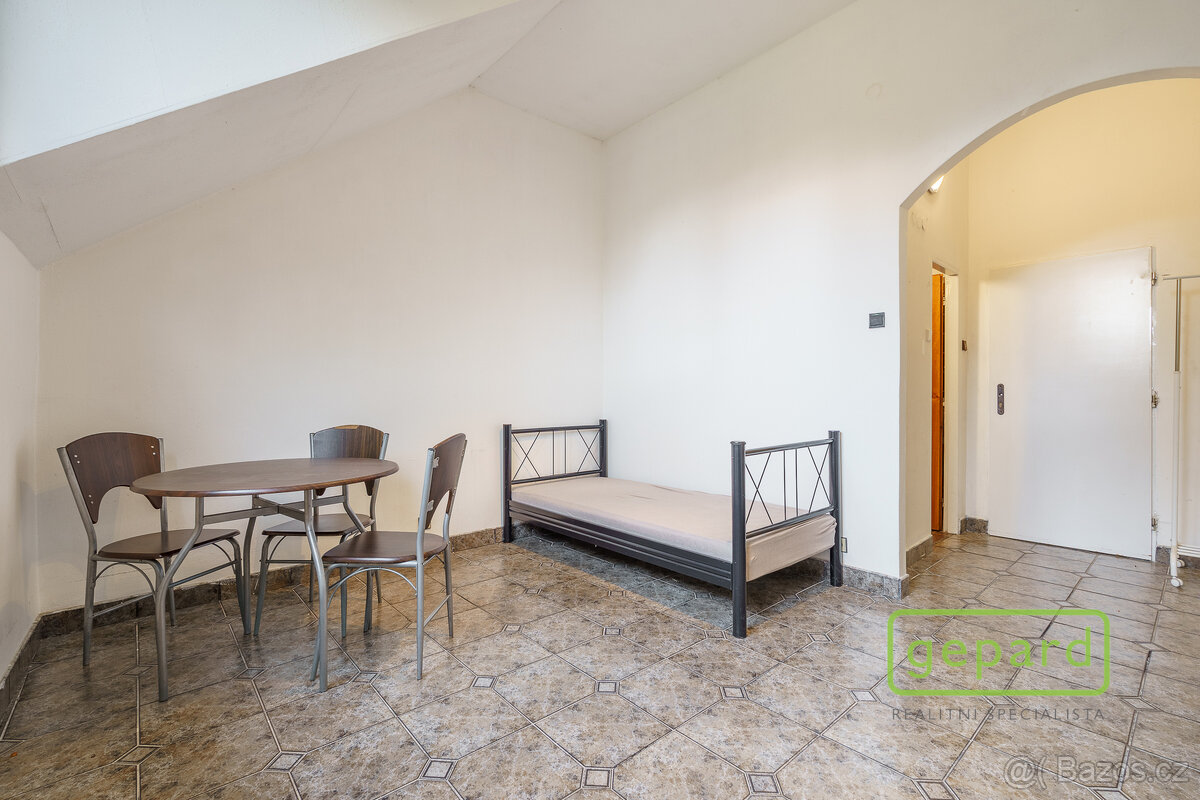 Prodej budovy s byty a garážemi jen 2km od jezera Medard– So - 18