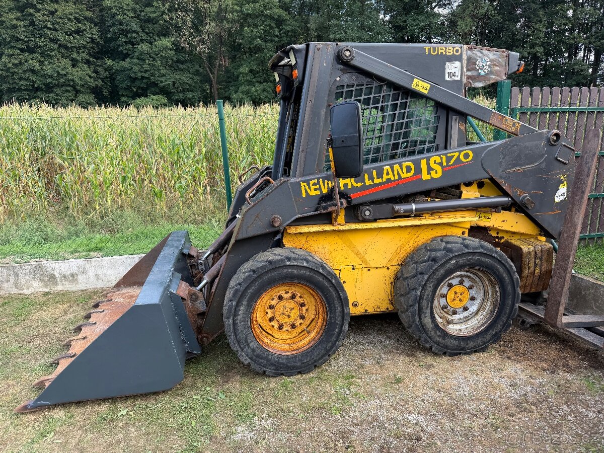 Smykový nakladač New Holland LS170 - 18