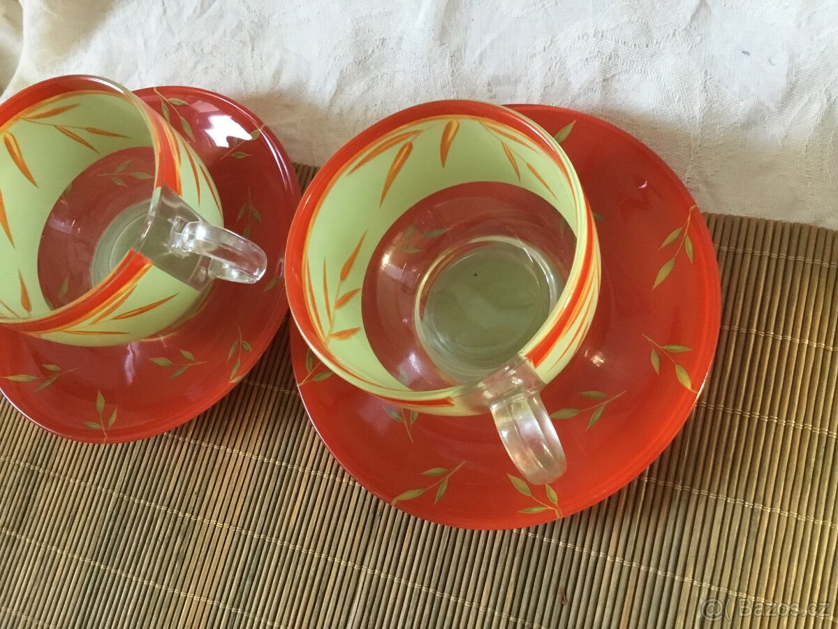 misa pevne sklo, ruzne sklenice - 18