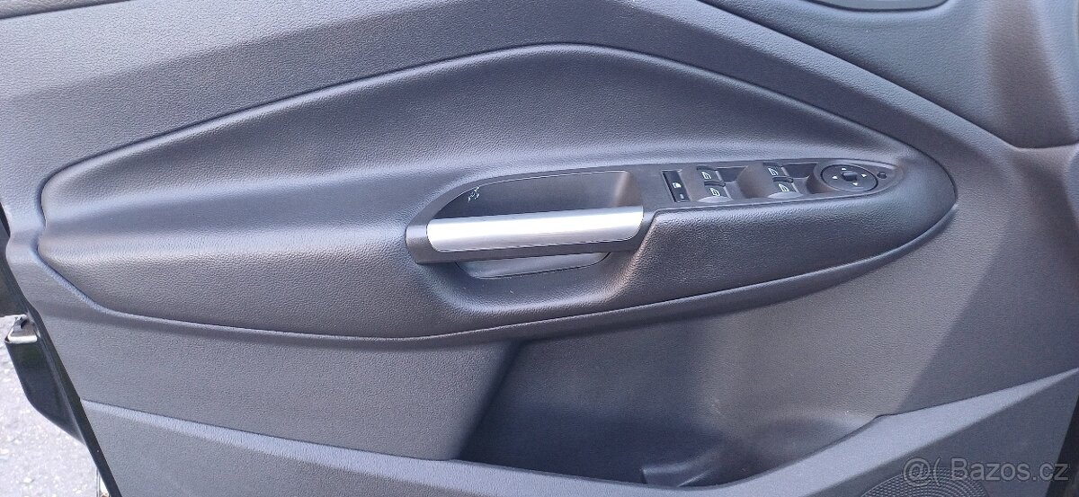 Ford KUGA 1,5 i 110kw velmi pěkná - 18