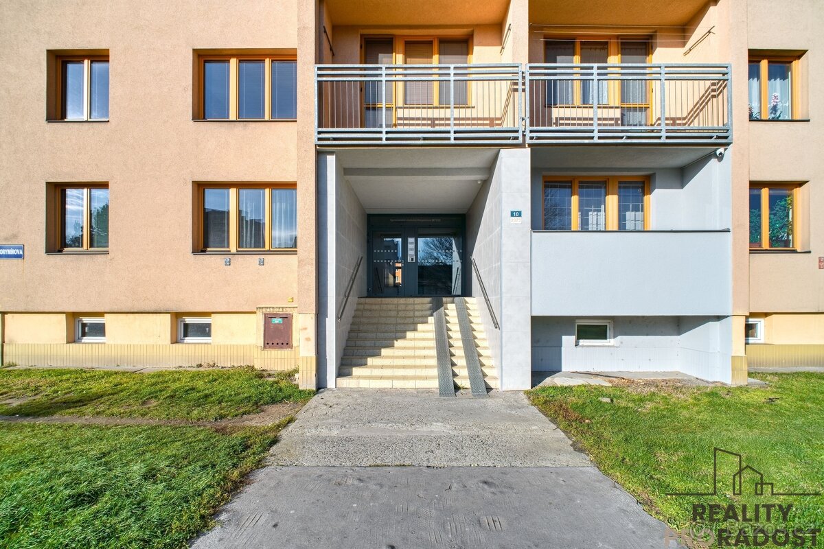 Prodej stylového bytu 3+1 se zasklenou lodžií na ul Horymíro - 18