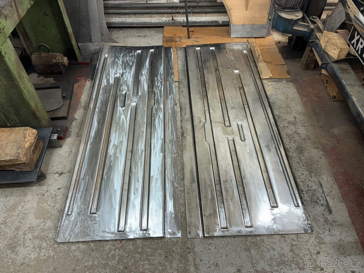 Kufrová podlaha Tatra 603 - 18