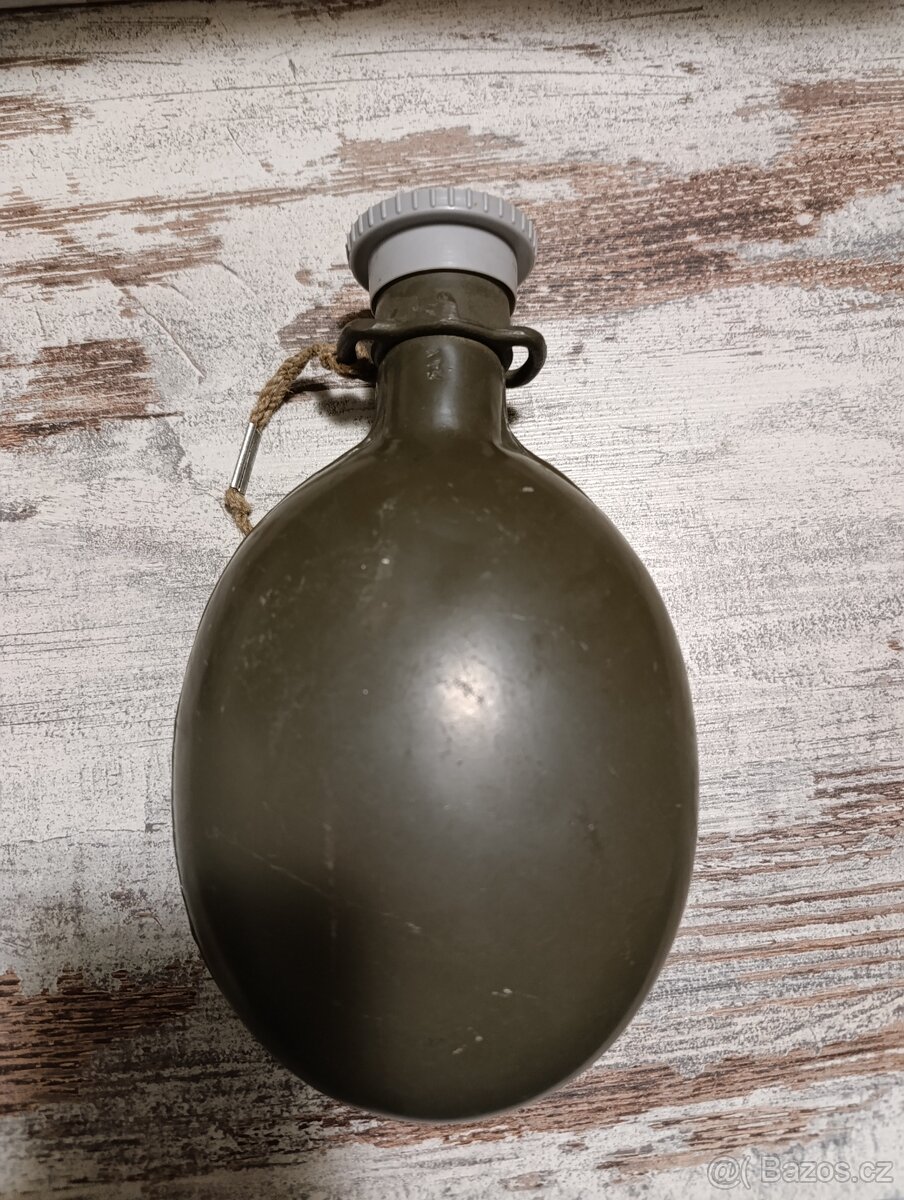 Starožitnosti -vazy a knihy, fotoaparát - 18