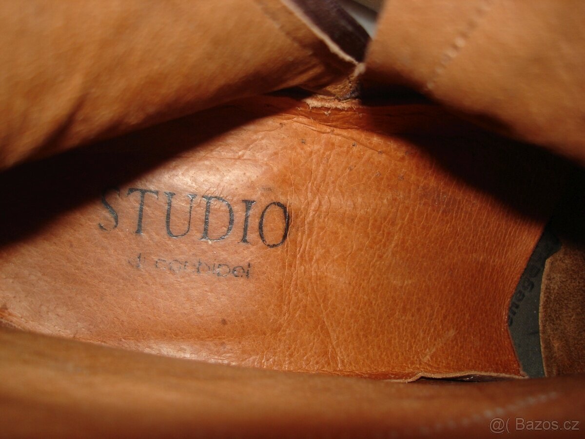 Philips FW-C38 repro, vysavač Siemens, kožené boty koně - 18