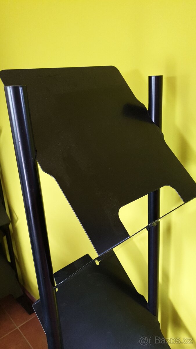 Vybavení prodejny (stojany, štendry, drátěné koše, ramínka) - 18