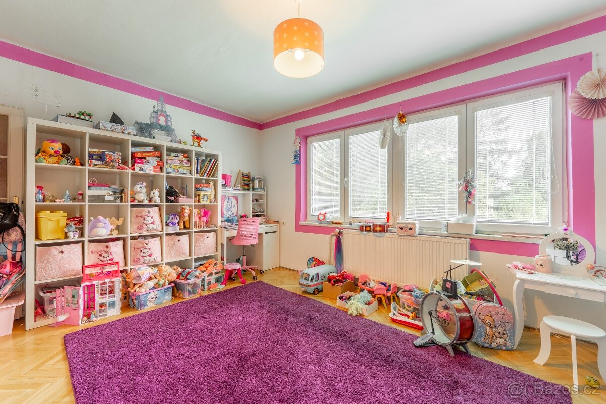 Prodej krásného řadového rodinného domu 4+1 s bazénem - 18