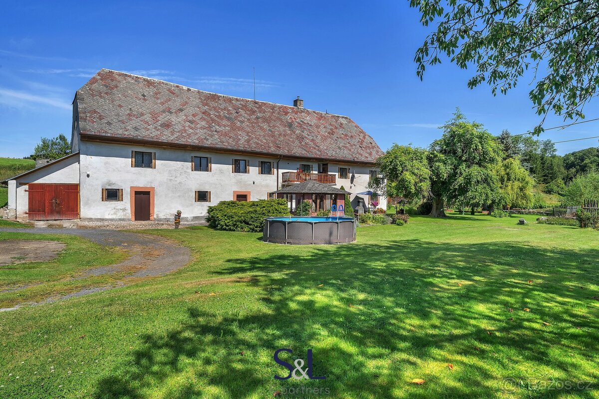 Prodej rodinného domu, 350 m² - Velenice, ev.č. 01011 - 18