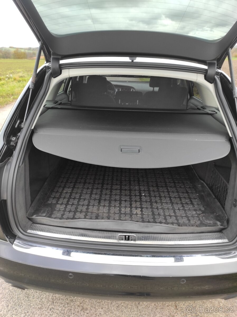 Audi A6 2,0 TDi Combi, 2011, manuál, facelift - 18