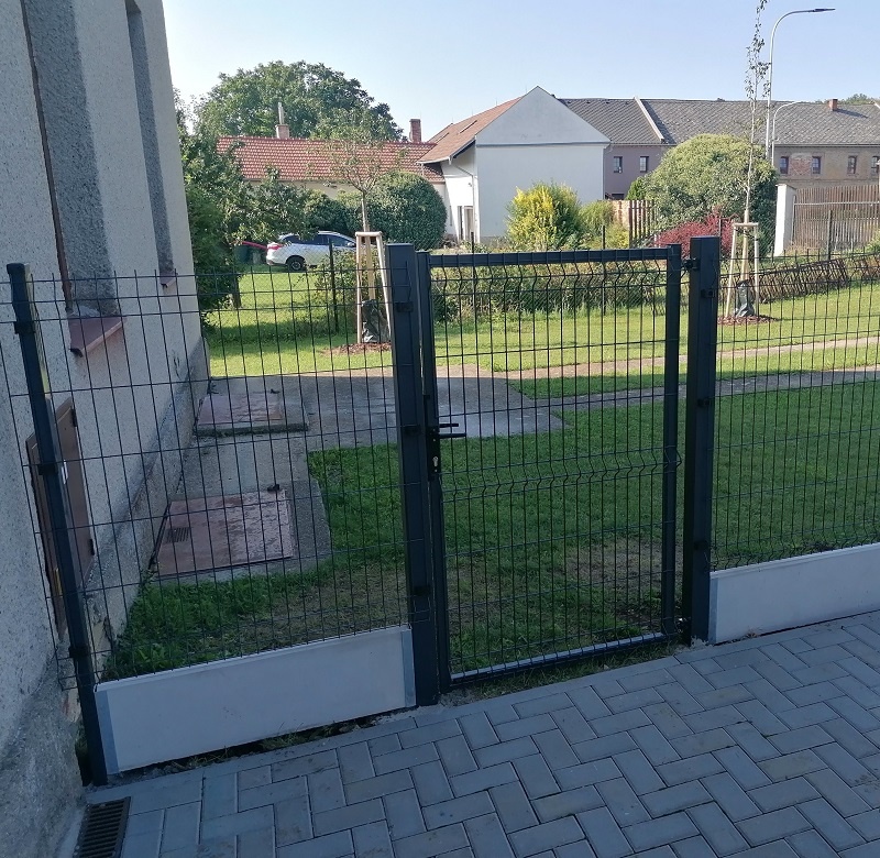 Montáž plotů,montáž 2D a 3D panelů,montáž brány a branky - 18