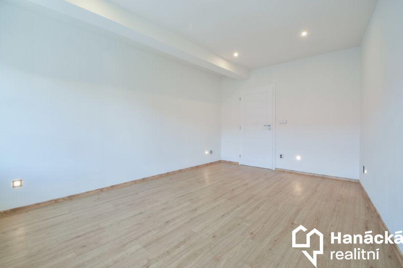 Prodej hezkého bytu 3+kk u Olomouce - 18