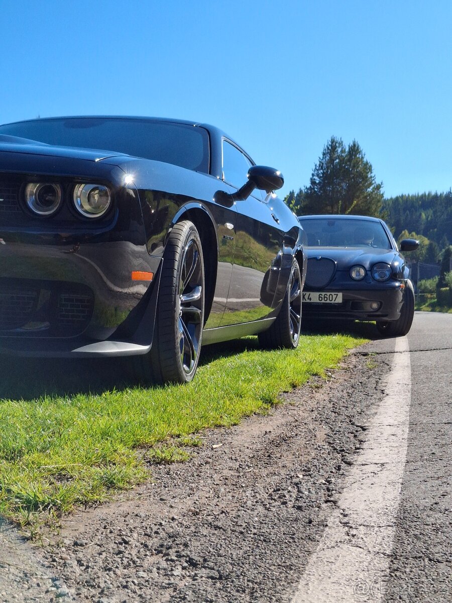 Dodge Challenger - 18