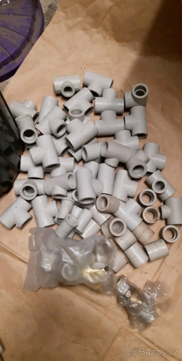 PE vodovodní potrubí a zbytky zahradních hadic 3/4" - 18