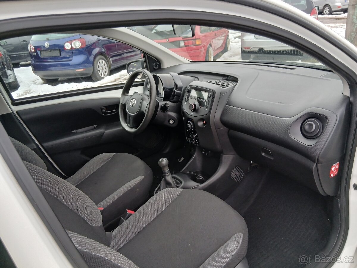 Toyota Aygo 1.0, 51 kW, klima - 18
