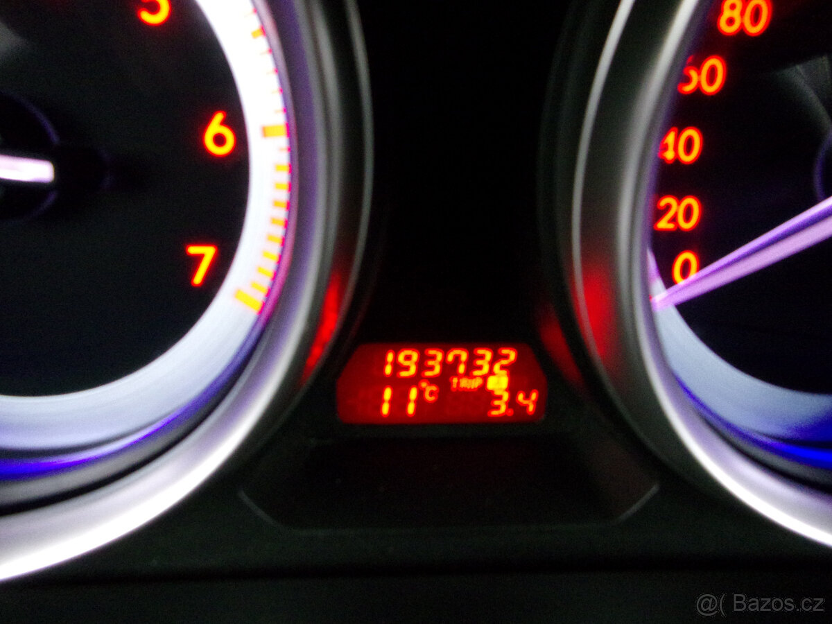 Mazda 6 Dynamic sport 2.5i 16V kombi,xenony,kůže,BOSE - 18